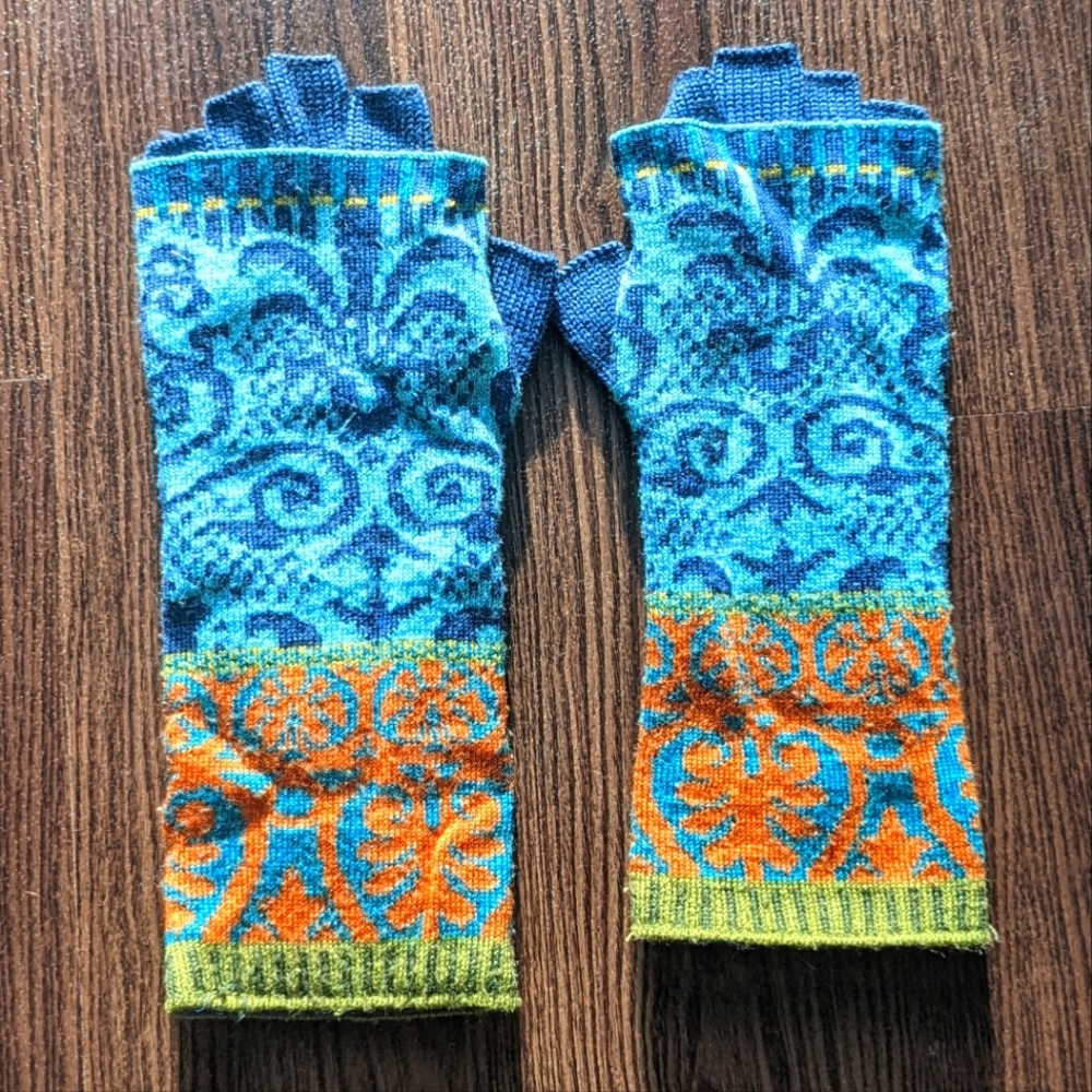 Icelandic Designs fingerless gloves